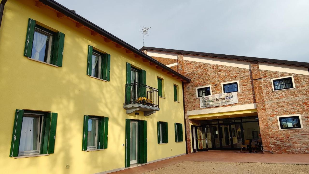 Brussa Horse Oasi Villa Caorle Bagian luar foto